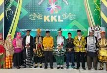 Hadiri Pengukuhan Kerukunan Keluarga Labora di Muna, Ini Pesan Ruksamin Hadiri Pengukuhan Kerukunan Keluarga Labora di Muna, Ini Pesan Ruksamin