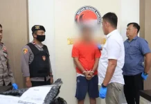 Pria di Kendari Selundupkan 316 Gram Ganja Lewat Lion Parcel, Ditangkap di Kampus UHO Pria di Kendari Selundupkan 316 Gram Ganja Lewat Lion Parcel, Ditangkap di Kampus UHO