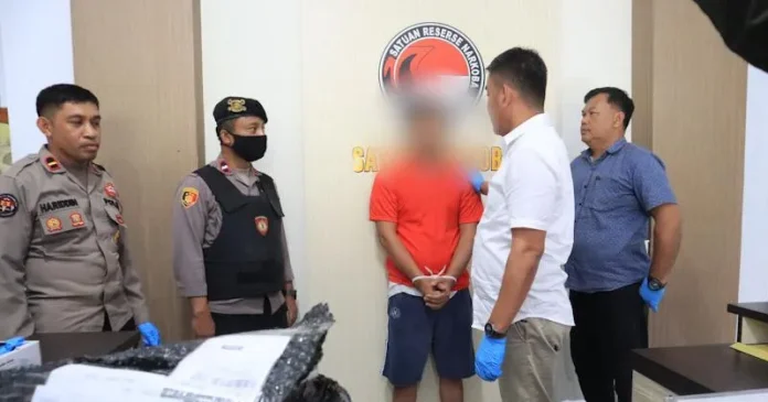 Pria di Kendari Selundupkan 316 Gram Ganja Lewat Lion Parcel, Ditangkap di Kampus UHO