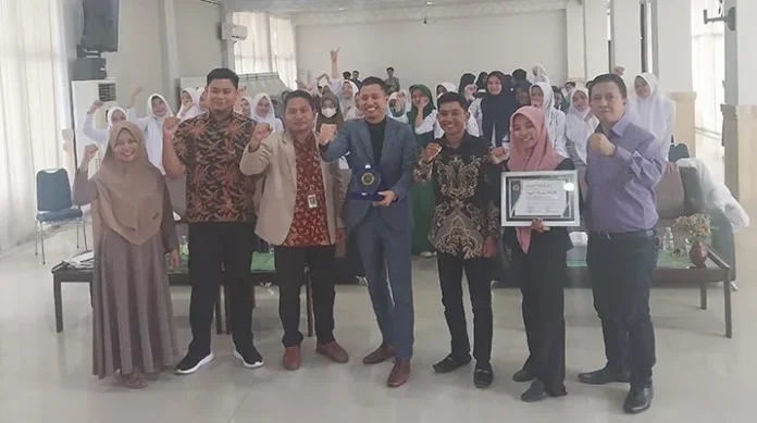 Dorong Mahasiswa Meraih Sukses di Era Next Normal, UMW Kendari Gelar Seminar Nasional