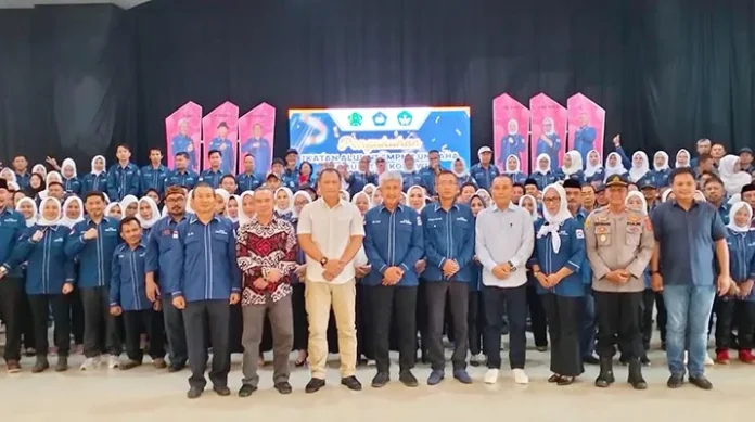 Sekda Konawe Kukuhkan Pengurus IKA SMPN 2 Unaaha