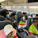 CJH Asal Wakatobi Sepakat Naik Kapal ke Kendari Karena Kursi Pesawat Penuh CJH Asal Wakatobi Sepakat Naik Kapal ke Kendari Karena Kursi Pesawat Penuh