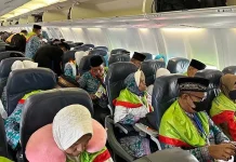CJH Asal Wakatobi Sepakat Naik Kapal ke Kendari Karena Kursi Pesawat Penuh CJH Asal Wakatobi Sepakat Naik Kapal ke Kendari Karena Kursi Pesawat Penuh