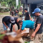 IMI Sultra Bagikan Daging Kurban untuk Warga Sekitar Sekretariat IMI Sultra Bagikan Daging Kurban untuk Warga Sekitar Sekretariat