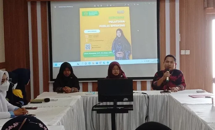 UKM Penalaran dan Kreativitas UMW Kendari Bekali Mahasiswa Kemampuan Public Speaking