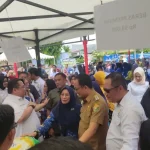 Tekan Inflasi, Kadin Sultra Gelar Pasar Murah di Kolaka Utara Tekan Inflasi, Kadin Sultra Gelar Pasar Murah di Kolaka Utara