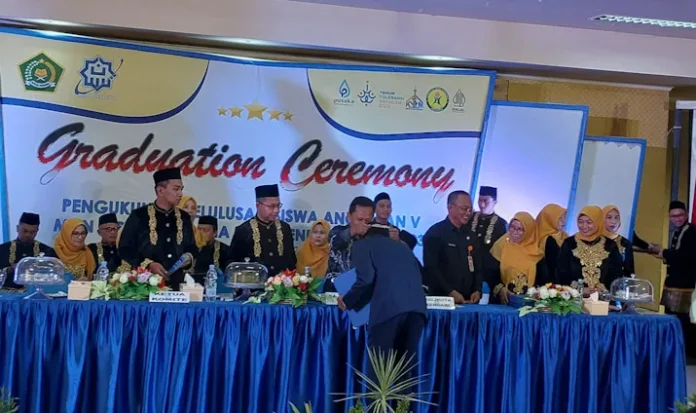 Kelulusan 76 Siswa MAN IC Angkatan V Resmi Dikukuhkan