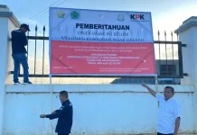 KPK Bersama Pemprov Sultra dan Pemkab Konawe Pasang Baliho Pemberitahuan Penunggakan Pajak di PT VDNI KPK Bersama Pemprov Sultra dan Pemkab Konawe Pasang Baliho Pemberitahuan Penunggakan Pajak di PT VDNI