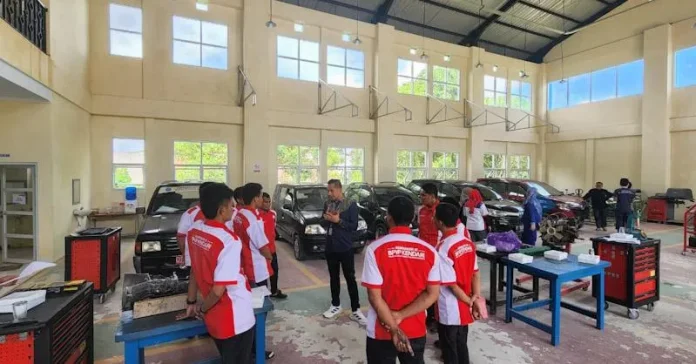 PSX_5107 Kunjungi Workshop BPVP Kendari, FKLPI Sultra Beri Jempol untuk Peserta Pelatihan