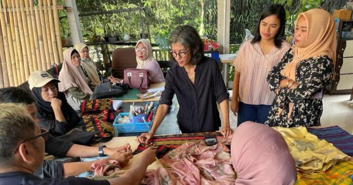 Pelaku Usaha Ekraf Sultra Belajar Bikin Tas Berbahan Dasar Tenun di Yogyakarta