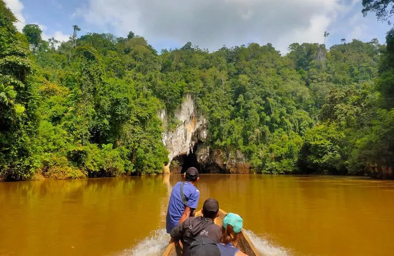 Menyusuri Keindahan Karst Matarombeo di Belantara Konawe Utara