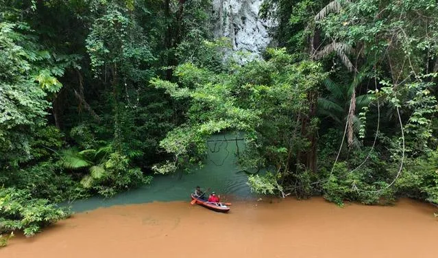 Menyusuri Keindahan Karst Matarombeo di Belantara Konawe Utara