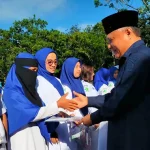 Bupati Konawe Serahkan 1.002 SK PPPK Tenaga Kesehatan Bupati Konawe Serahkan 1.002 SK PPPK Tenaga Kesehatan