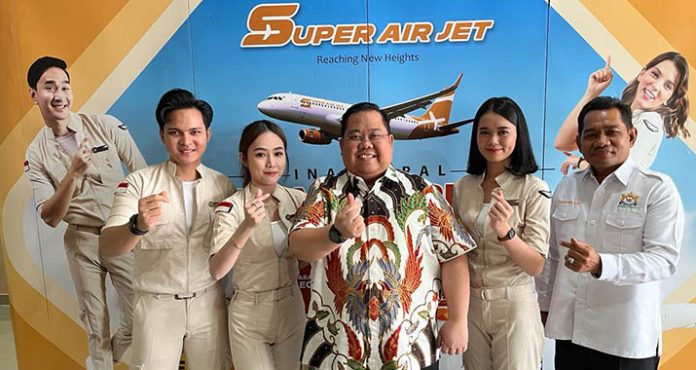 Anton Timbang Sambut Baik Beroperasinya Maskapai Super Air Jet di Sultra