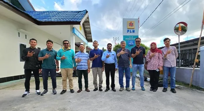 Calon Investor Rumput Laut Survei Sistem Kelistrikan di Wakatobi