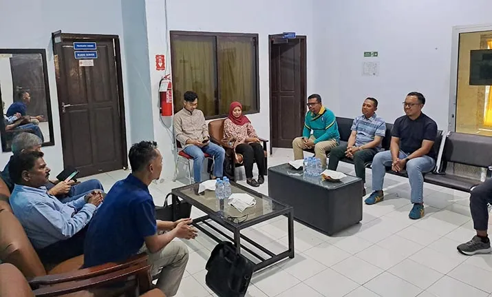 Calon Investor Rumput Laut Survei Sistem Kelistrikan di Wakatobi