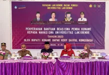 Bupati Kery Serahkan Beasiswa untuk 100 Mahasiswa Unilaki Bupati Kery Serahkan Beasiswa untuk 100 Mahasiswa Unilaki