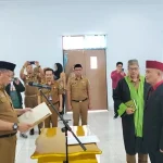 Sekda Konawe Lantik Keny Yugapermana sebagai Kadis PTSP Sekda Konawe Lantik Keny Yugapermana sebagai Kadis PTSP