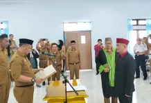 Sekda Konawe Lantik Keny Yugapermana sebagai Kadis PTSP Sekda Konawe Lantik Keny Yugapermana sebagai Kadis PTSP