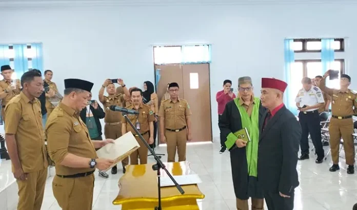 Sekda Konawe Lantik Keny Yugapermana sebagai Kadis PTSP