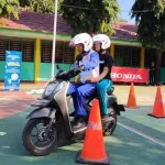 Wujud Sinergi Bagi Negeri, Asmo Sulsel Kembali Gelar Edukasi Safety Riding untuk Pelajar Wujud Sinergi Bagi Negeri, Asmo Sulsel Kembali Gelar Edukasi Safety Riding untuk Pelajar