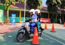 Wujud Sinergi Bagi Negeri, Asmo Sulsel Kembali Gelar Edukasi Safety Riding untuk Pelajar Wujud Sinergi Bagi Negeri, Asmo Sulsel Kembali Gelar Edukasi Safety Riding untuk Pelajar