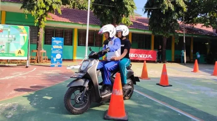 Wujud Sinergi Bagi Negeri, Asmo Sulsel Kembali Gelar Edukasi Safety Riding untuk Pelajar