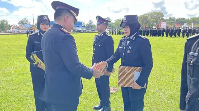 15 Personel Polres Muna Terima Penghargaan Pretasi di Hari Bhayangkara 2023