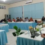 Kepala LLDIKTI Wilayah IX Serahkan Sertifikat RPL pada UMW Kendari