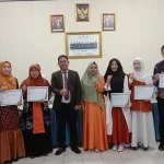 Kepala LLDIKTI Wilayah IX Serahkan Sertifikat RPL pada UMW Kendari Kepala LLDIKTI Wilayah IX Serahkan Sertifikat RPL pada UMW Kendari