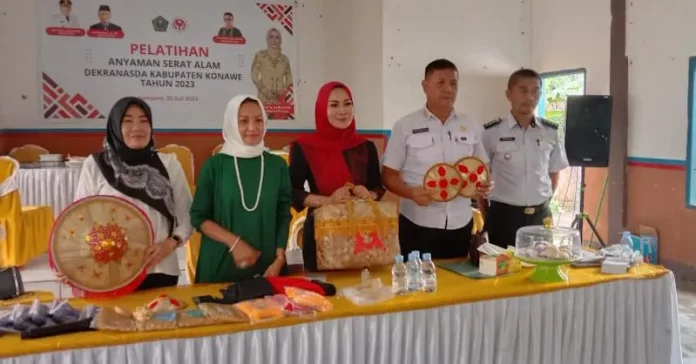 Dekranasda Konawe Gelar Pelatihan Anyaman Serat Alam