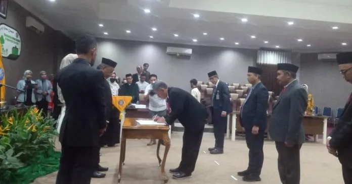 Eka Suaib Dilantik Jadi Dekan FISIP UHO