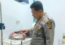 Warga Desa Langku-langku Mubar Temukan Bayi Perempuan di Teras Rumah Warga Warga Desa Langku-langku Mubar Temukan Bayi Perempuan di Teras Rumah Warga