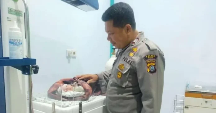 Warga Desa Langku-langku Mubar Temukan Bayi Perempuan di Teras Rumah Warga