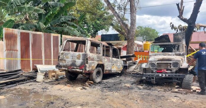 Kebakaran Bengkel di Perdos UHO Hanguskan 2 Unit Mobil, Kerugian Ditaksir Ratusan Juta