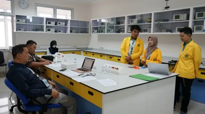 Tim Prodi Teknologi Elektromedis UMW Kendari Lolos Grand Final Ajang Pena