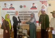 Dekranasda Konawe Beri Bantuan Peralatan pada Tiga UKM Binaan Dekranasda Konawe Beri Bantuan Peralatan pada Tiga UKM Binaan