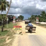 Masyarakat Keluhkan Debu, Anggota DPRD Mubar Minta Kontraktor Rutin Siram Jalan Poros Wapae-Mekar Jaya Masyarakat Keluhkan Debu, Anggota DPRD Mubar Minta Kontraktor Rutin Siram Jalan Poros Wapae-Mekar Jaya