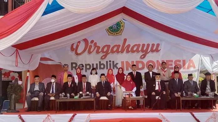 Para peserta upacara HUT RI KE-78 UMW Kendari Para peserta upacara HUT RI KE-78 UMW Kendari