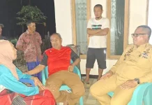 Pj Bupati Mubar akan Bangun Kembali Rumah Lansia Korban Kebakaran di Barangka Pj Bupati Mubar akan Bangun Kembali Rumah Lansia Korban Kebakaran di Barangka