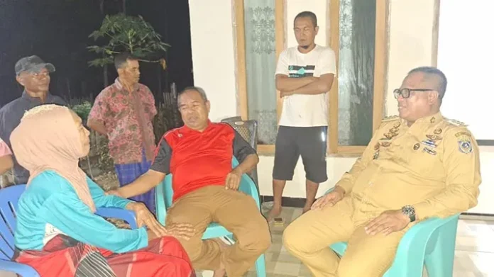 Pj Bupati Mubar akan Bangun Kembali Rumah Lansia Korban Kebakaran di Barangka Pj Bupati Mubar akan Bangun Kembali Rumah Lansia Korban Kebakaran di Barangka