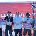 HUT Muna Barat, Pemenang Lomba Balap Perahu Terima Hadiah HUT Muna Barat, Pemenang Lomba Balap Perahu Terima Hadiah