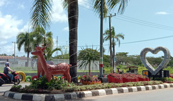 Sambut HUT RI, Taman di Jalan Protokol Kota Raha Dihias