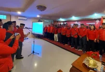 Lukman Abunawas Lantik 200 PAC PDI-P se-Kota Kendari Lukman Abunawas Lantik 200 PAC PDI-P se-Kota Kendari