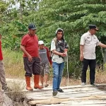 Pj Bupati Mubar Sahuti Keluhan Masyarakat Transmigrasi Lorong Sopeng Pj Bupati Mubar Sahuti Keluhan Masyarakat Transmigrasi Lorong Sopeng