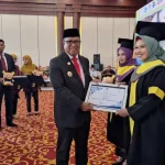 Hadiri Wisuda Universitas Terbuka Kendari, Ini Harapan Pj Bupati Mubar Hadiri Wisuda Universitas Terbuka Kendari, Ini Harapan Pj Bupati Mubar