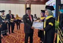 Hadiri Wisuda Universitas Terbuka Kendari, Ini Harapan Pj Bupati Mubar Hadiri Wisuda Universitas Terbuka Kendari, Ini Harapan Pj Bupati Mubar