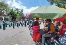Gerak Jalan HUT RI Untungkan Pedagang di Kendari Gerak Jalan HUT RI Untungkan Pedagang di Kendari
