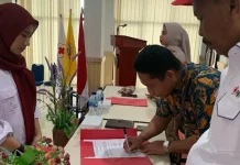 Ketua PMI Lantik Pengurus KSR-PMI Unit UMW Kendari Ketua PMI Lantik Pengurus KSR-PMI Unit UMW Kendari