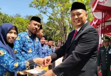 Komitmen KSK Majukan Konawe, 545 ASN P3K Guru Terima SK di Upacara HUT ke-78 RI Komitmen KSK Majukan Konawe, 545 ASN P3K Guru Terima SK di Upacara HUT ke-78 RI